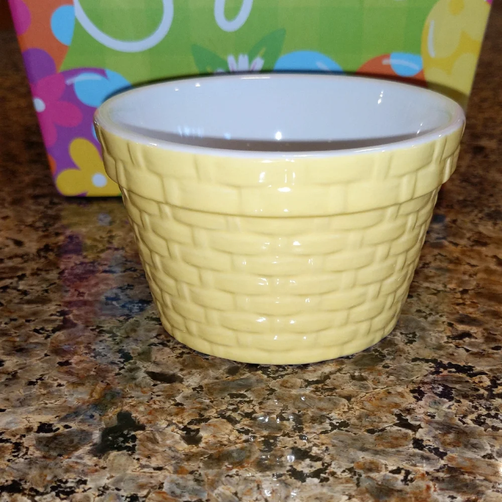 Crate&Barrel Yellow Woven-Texture Ceramic Ramekin Berry Ice Cream Bowl